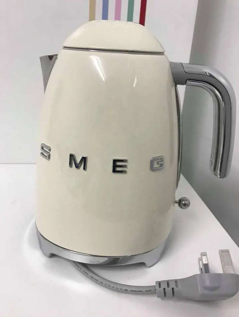 Smeg KLF03 50's Retro Kettle, Choice of Colour, Customer Return *Dent/Scratch* - With Code - Sold by Essential Appliances